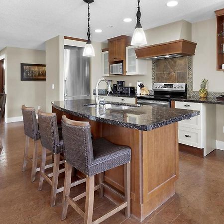 Sunset Ridge - Luxurious Corner Condo - Spectacular Mt Views With Open Pool! キャンモア エクステリア 写真