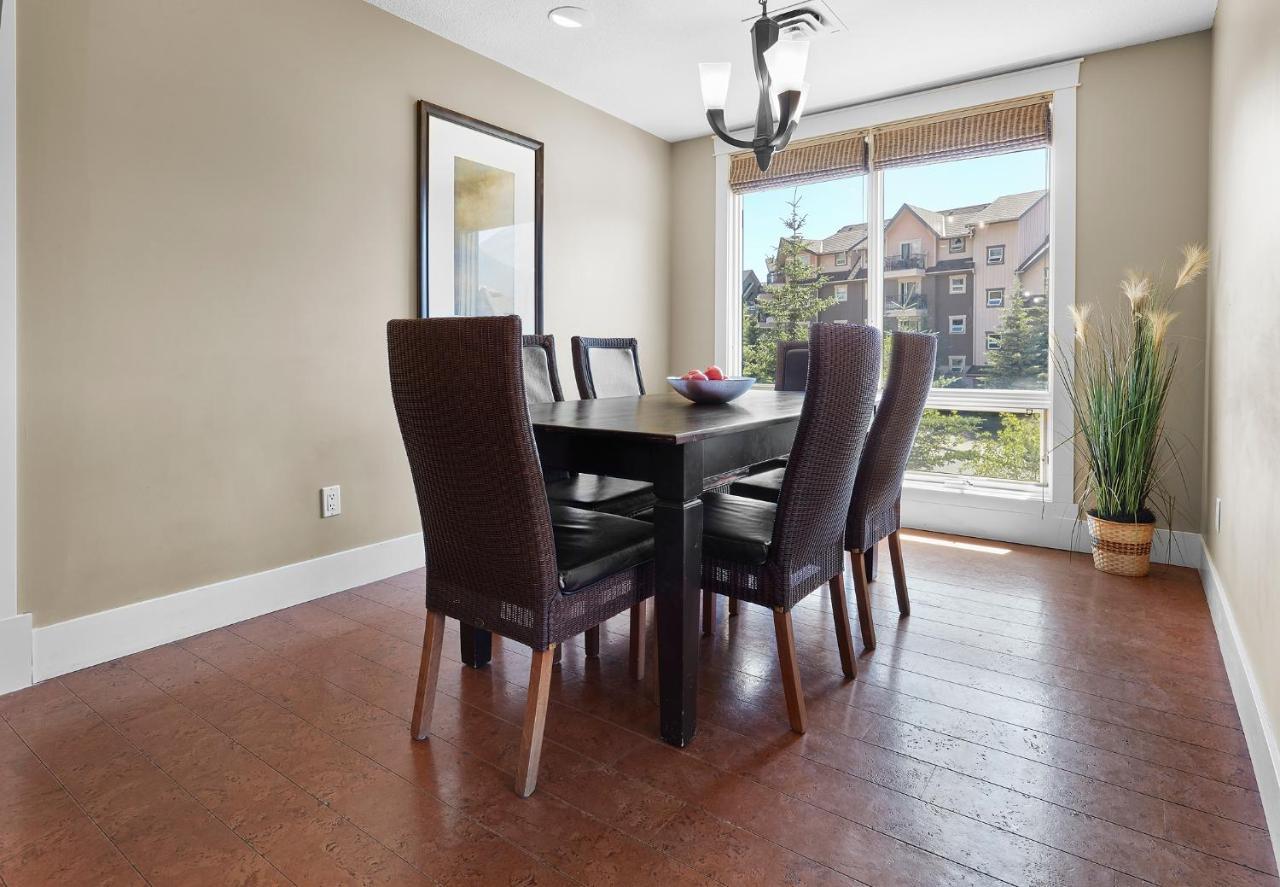 Sunset Ridge - Luxurious Corner Condo - Spectacular Mt Views With Open Pool! キャンモア エクステリア 写真