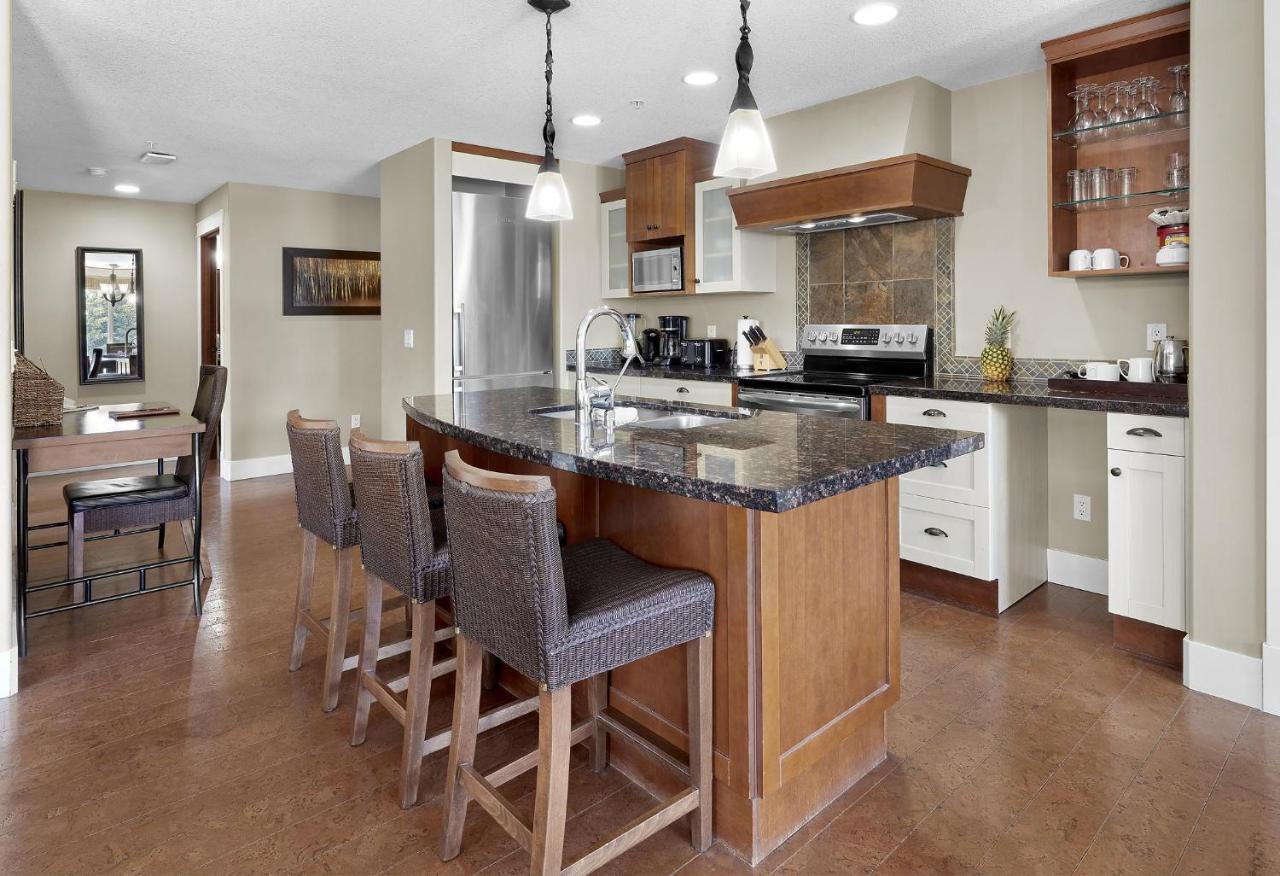 Sunset Ridge - Luxurious Corner Condo - Spectacular Mt Views With Open Pool! キャンモア エクステリア 写真