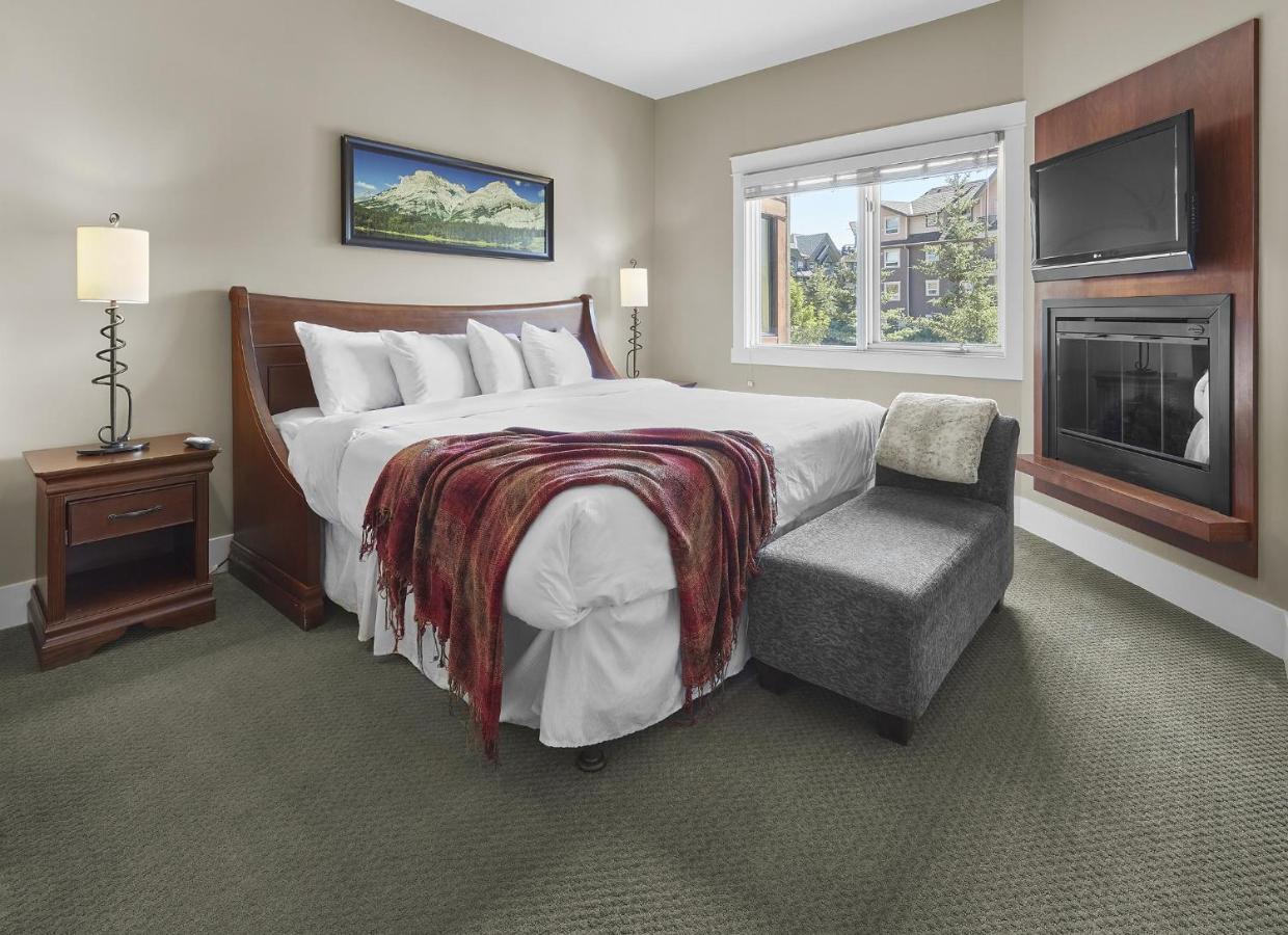 Sunset Ridge - Luxurious Corner Condo - Spectacular Mt Views With Open Pool! キャンモア エクステリア 写真