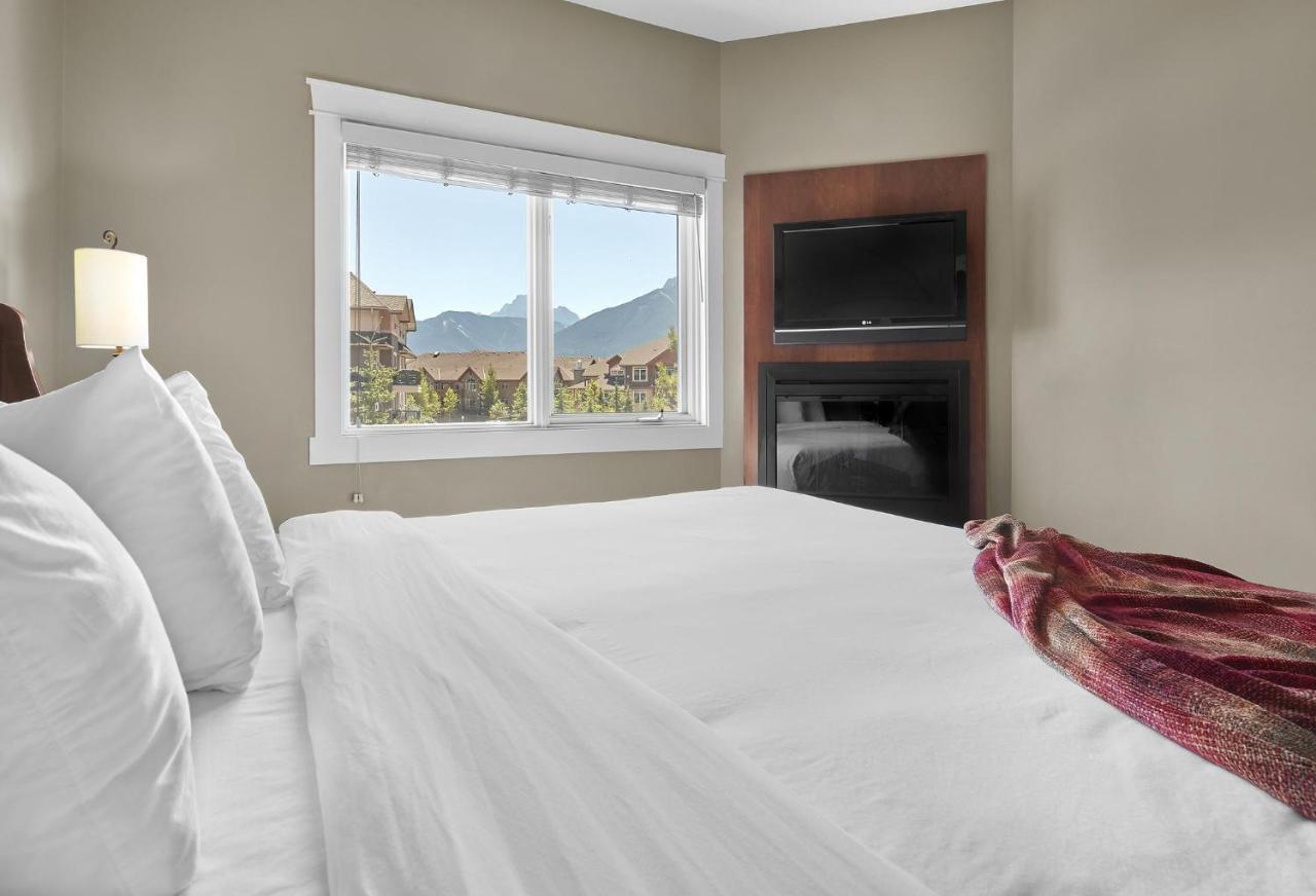 Sunset Ridge - Luxurious Corner Condo - Spectacular Mt Views With Open Pool! キャンモア エクステリア 写真