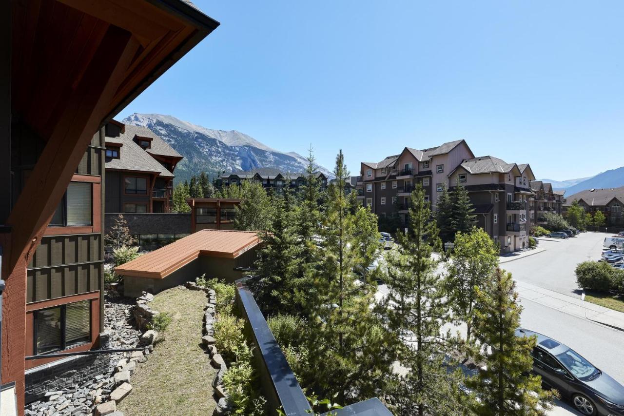 Sunset Ridge - Luxurious Corner Condo - Spectacular Mt Views With Open Pool! キャンモア エクステリア 写真
