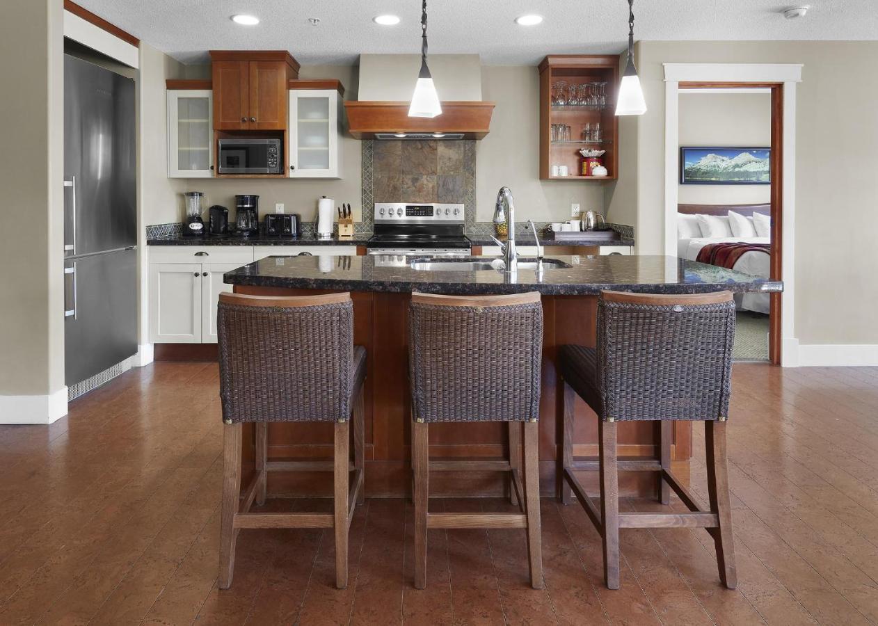 Sunset Ridge - Luxurious Corner Condo - Spectacular Mt Views With Open Pool! キャンモア エクステリア 写真