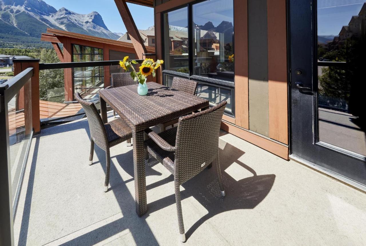Sunset Ridge - Luxurious Corner Condo - Spectacular Mt Views With Open Pool! キャンモア エクステリア 写真