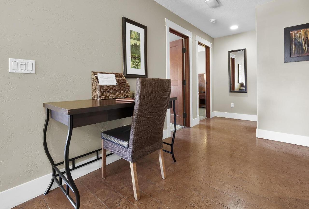 Sunset Ridge - Luxurious Corner Condo - Spectacular Mt Views With Open Pool! キャンモア エクステリア 写真