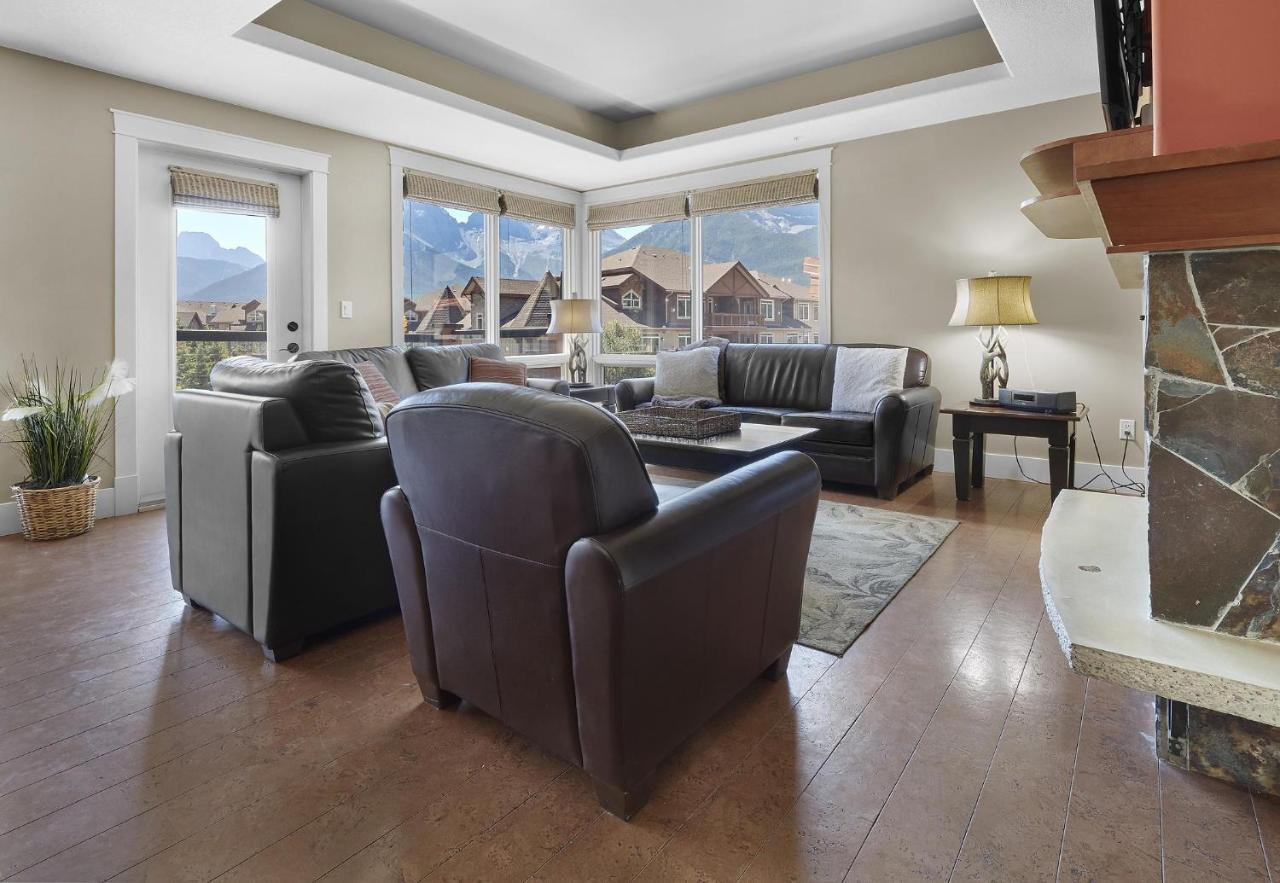 Sunset Ridge - Luxurious Corner Condo - Spectacular Mt Views With Open Pool! キャンモア エクステリア 写真